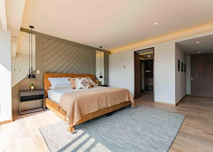 Stylish 3-level Penthouse With Private Rooftop Casa de férias