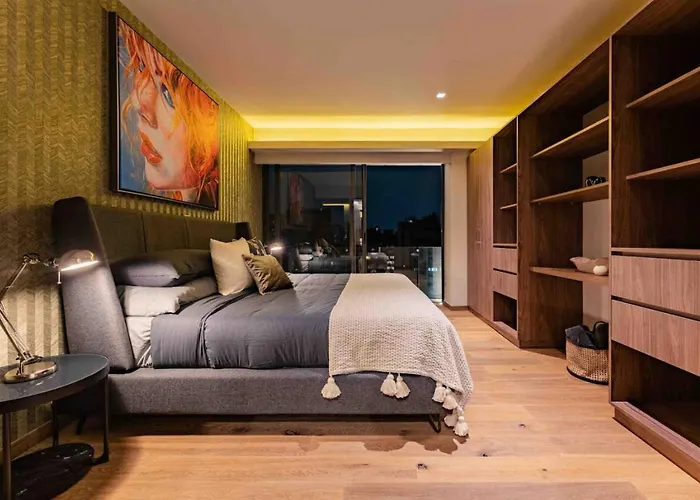 Stylish 3-level Penthouse With Private Rooftop *