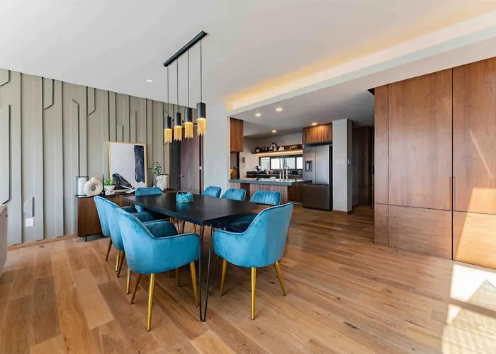 Stylish 3-level Penthouse With Private Rooftop