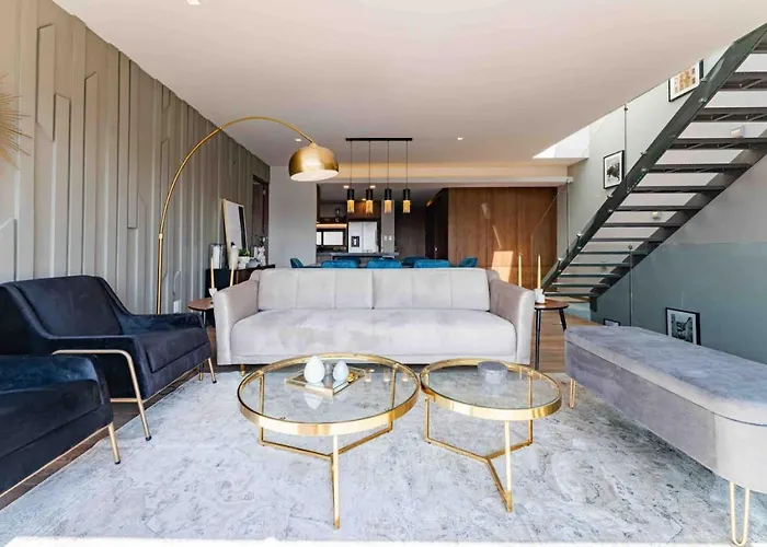 Stylish 3-level Penthouse With Private Rooftop Casa de férias *