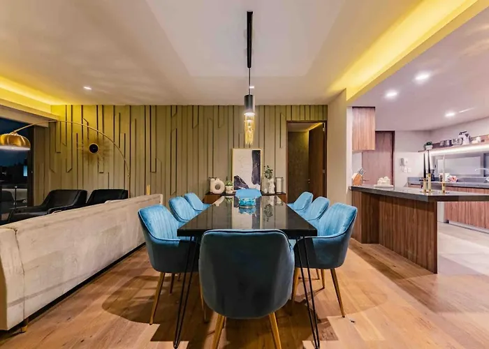 Stylish 3-level Penthouse With Private Rooftop Casa de férias