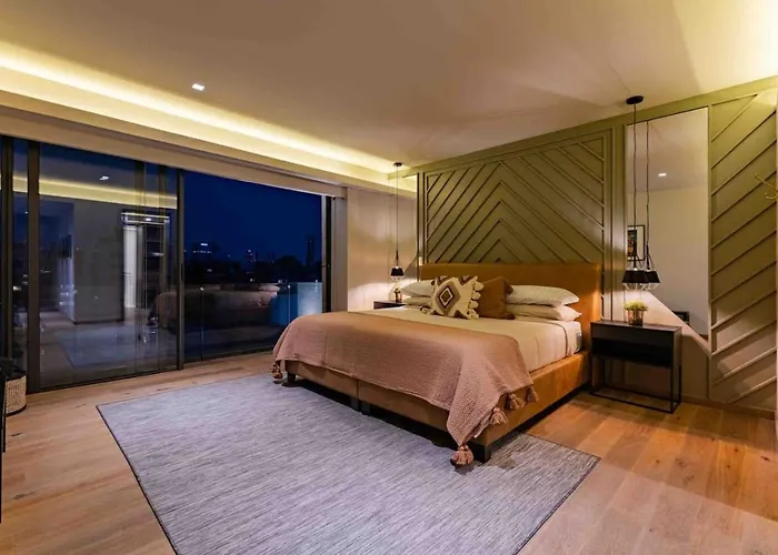Casa de férias Stylish 3-level Penthouse With Private Rooftop Cidade do México
