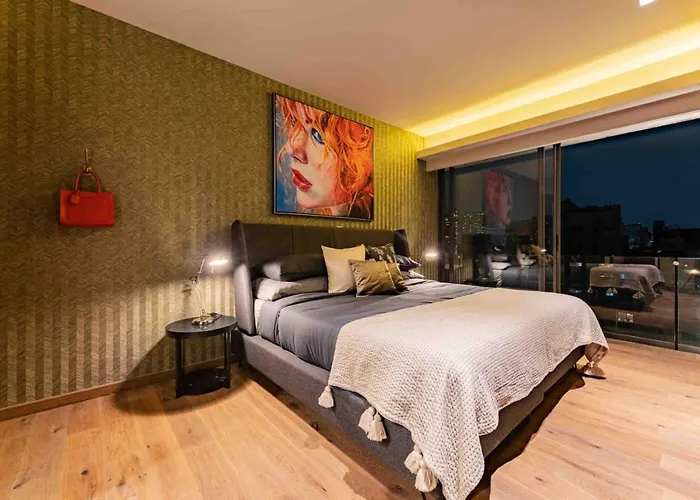Stylish 3-level Penthouse With Private Rooftop Casa de férias