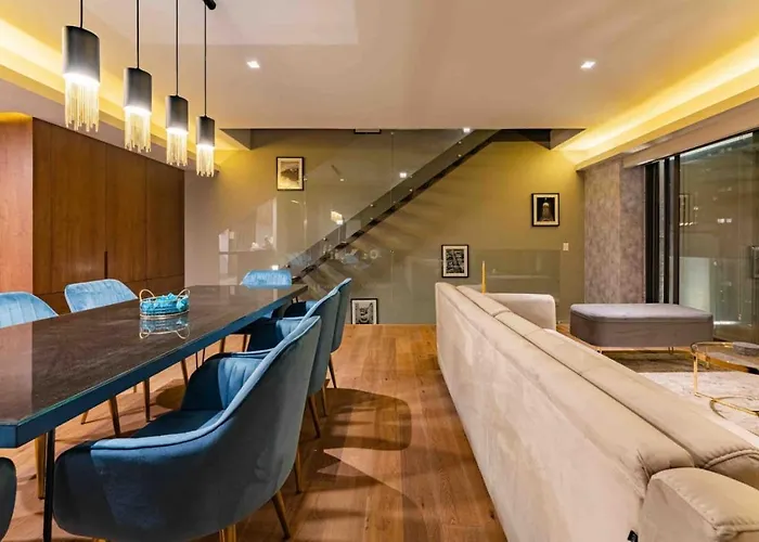 Stylish 3-level Penthouse With Private Rooftop Casa de férias