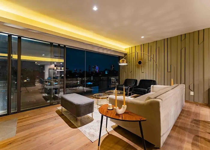Casa de férias Stylish 3-level Penthouse With Private Rooftop Cidade do México